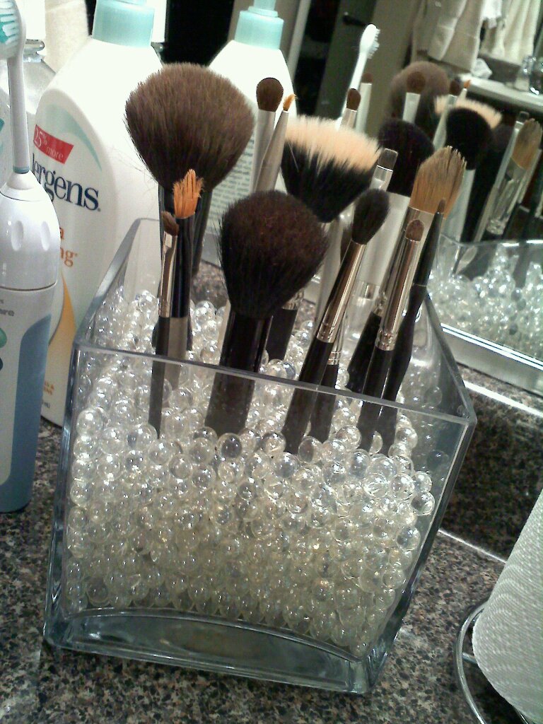 DIY Makeup Brush Storage